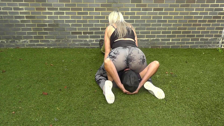 Miss Jessica Wood: Pervers i buskarna