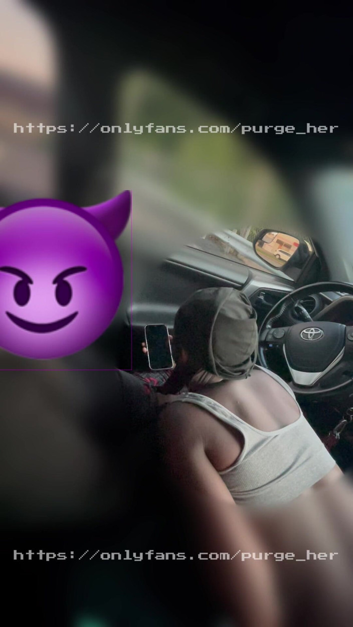 Purge_her: Машины проходят мимо, пока она сосет мой хуй