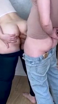 Dolů do džínů a do děr