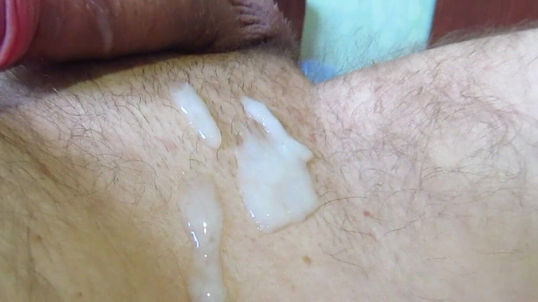 Hot guy solo: Amateur, masturbation matinale avec un vibromasseur jusqu'à l'éjaculation