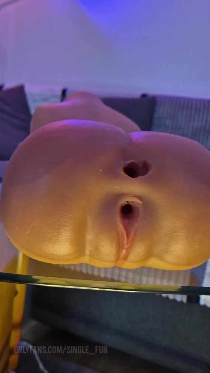 Single_fun: नकाबपोश लड़का सेक्स डॉल चोदता है