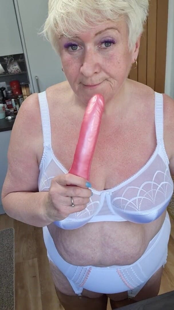 Uk Joolz: Climbing that kitchen worktop again