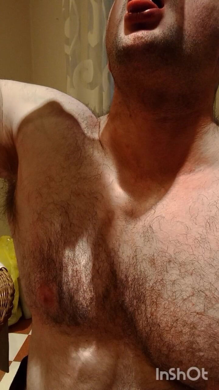 Markwolf: Bodybuilder Strips and Drinks His Fresh Cum From the Glass