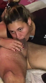 Eu coloco tudo na garganta dele e ele vai para o banheiro