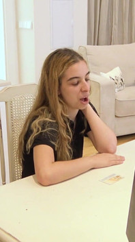 Tânără și neexperimentată, dar foarte dornică! Incitanta Irina Love își face debutul porno!