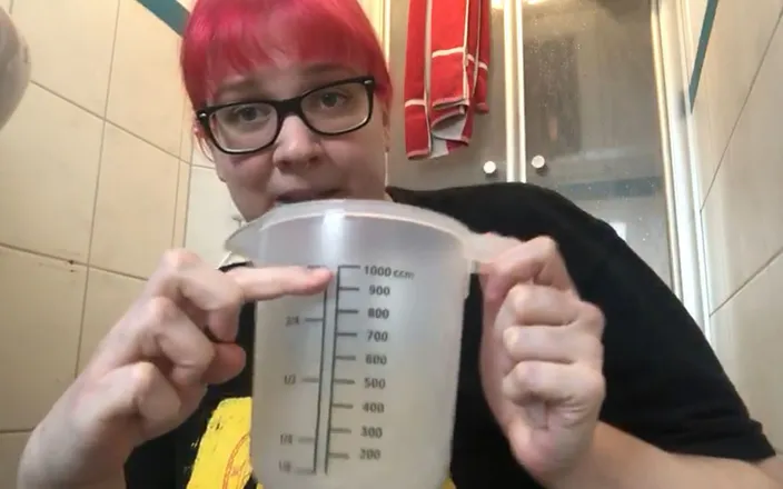 Abby Strange: The pee bet, can I piss one liter