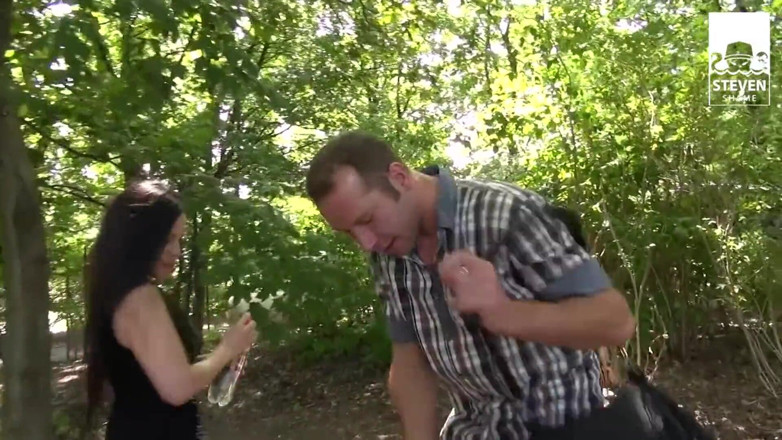 Steven Shame: Creampie venku: asijská milfka svedena německým velkým čůrákem