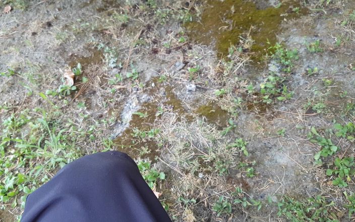 eighteentwink: 18yo Prawie złapałem sikanie i szarpanie w parku