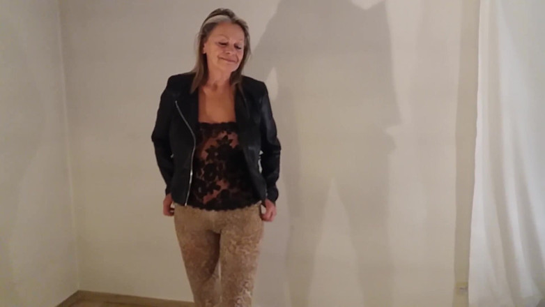 martinawest: Büyükanne Leopar Taytlarıyla Seksi!