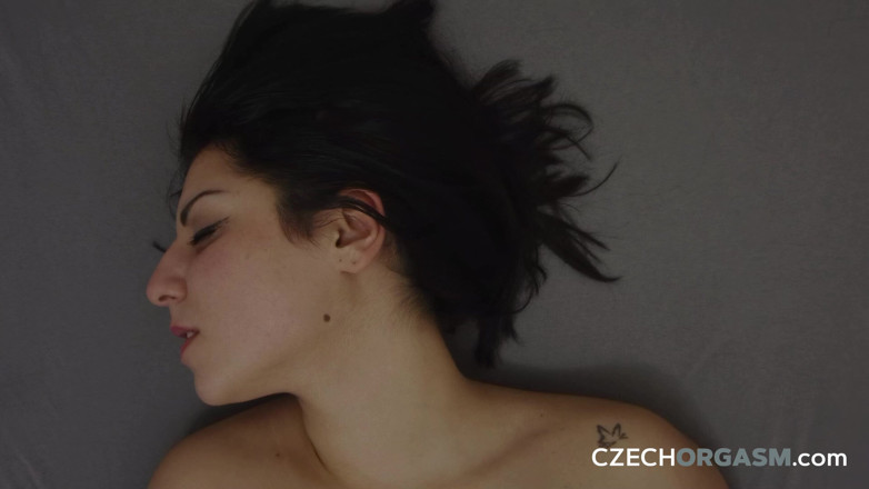 Czech Orgasm: Český orgasmus 108: Bootylicious MILF - Bohyně s velkým zadkem je zlobivá...