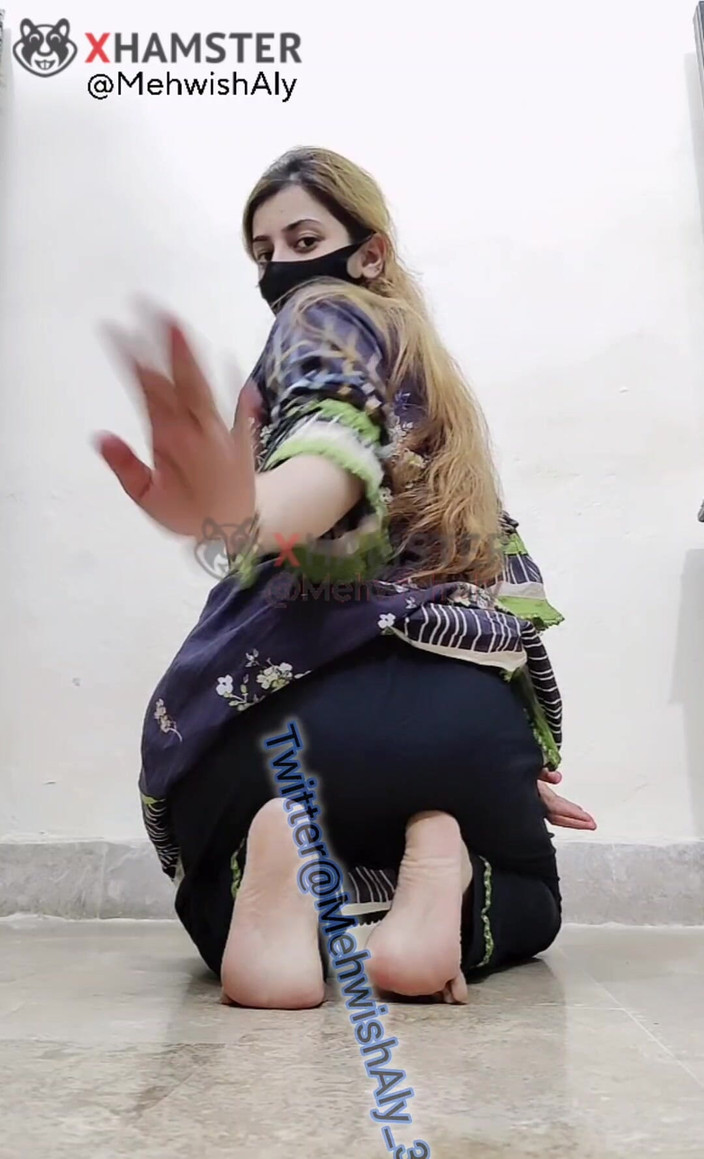MehwishAly: Visa rövhål för fans
