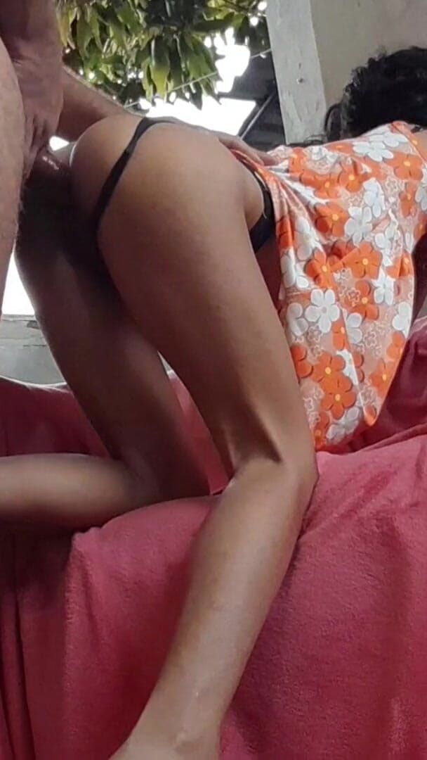 Bebes vagabundas: I Had Sex with My Stepdad in the Backyard