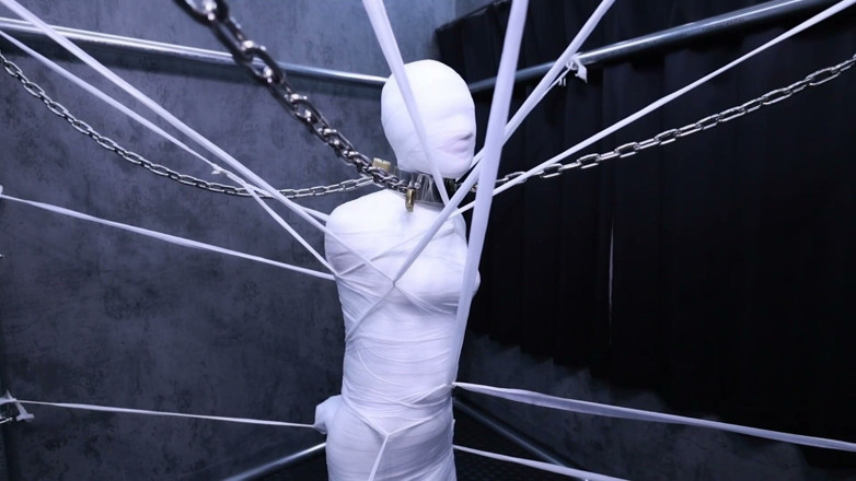 Aisan girl bondage: A Cute Girlfriend Wrapped All Over in Bandages