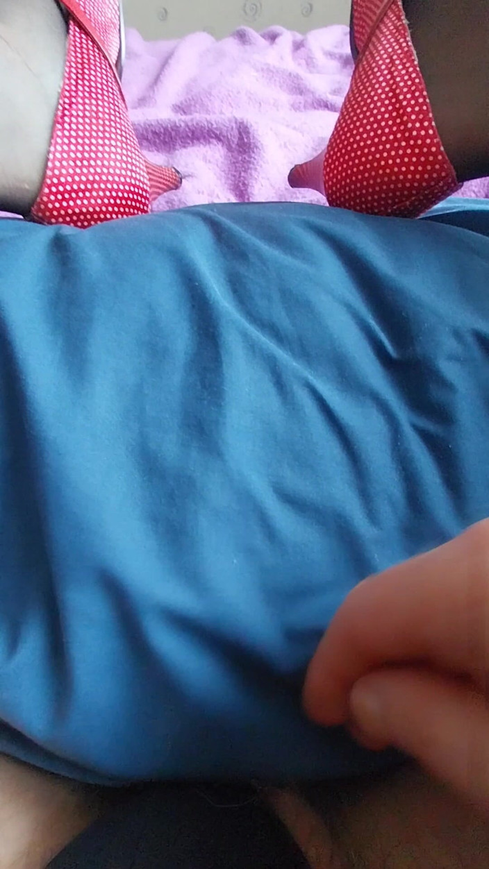 Cindy Belfast: Hrdý Sissy Clit Cumshot