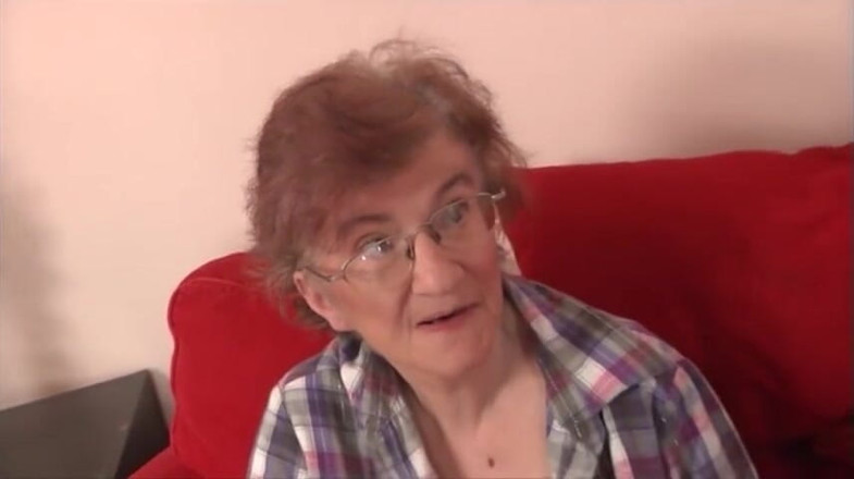 Muschi movie official: Bătrână minionă futută în pizdă, sex în trei