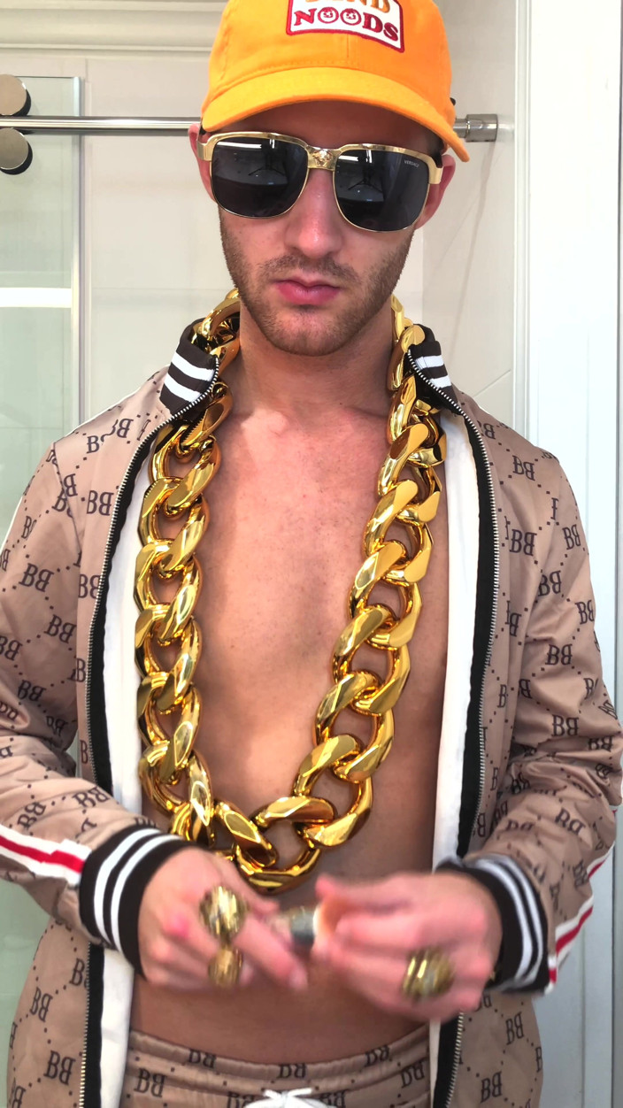 Straight ish Jake Grand: Cambio di outfit