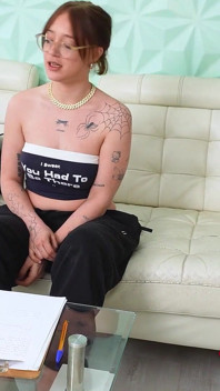 Secretar Pornografie Intervievează un candidat de culoare. Rebe Jones, flămând de interrasial în falsificarea provocării negrilor