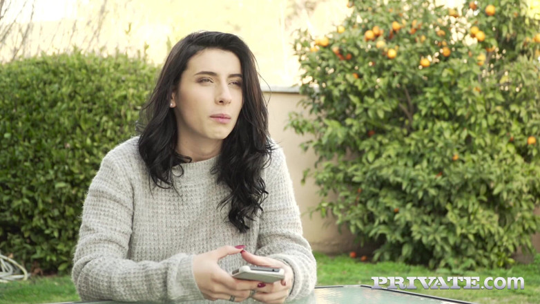 Private.com: Sasha Colibri este o brunetă dependentă de sex anal și lenjerie