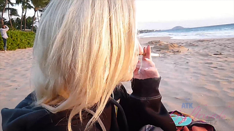 ATK Fans (Girlfriends): Vacanță virtuală în Hawaii cu blonda Piper Perri 3/7