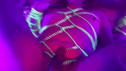 Crystal Phoenix: Saranji pózuje duch