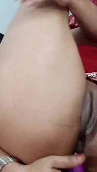 Dildo Anal Dan Fisting Memek Dengan Sarree Merah