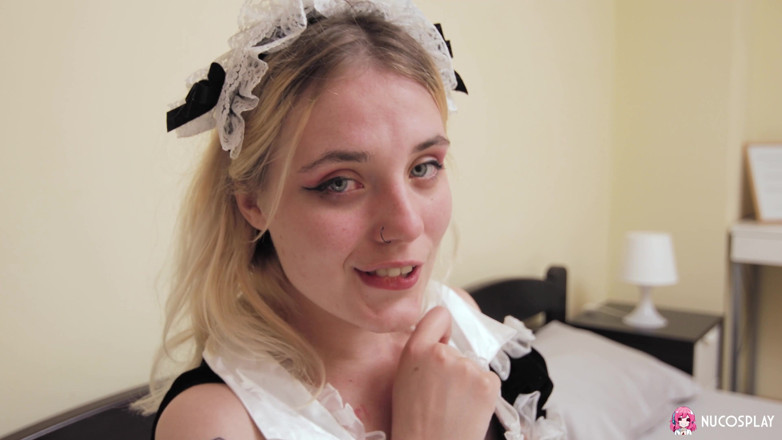 Nu Cosplay: Angelina Bong es una sirvienta cachonda que se folla en...