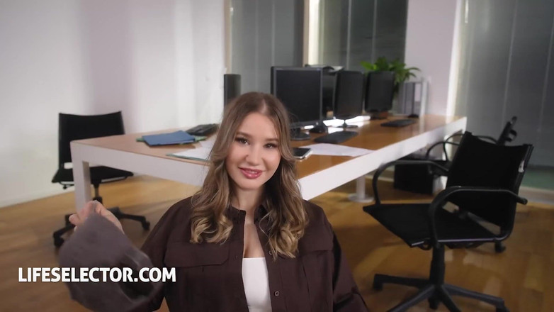 LifeSelector: Das kleine liefermädchen amalia davis bekommt eine harte lektion zum...