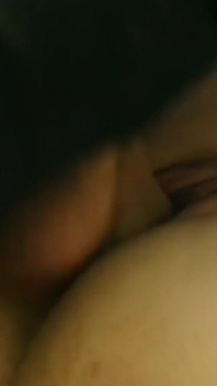 丰满的红发熟女在户外被牛仔狠操