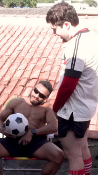 Era Un Balón De Fútbol En La Losa, Pero Llegó La Novia Del Hetero