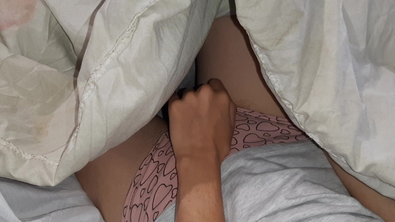 Lesbian-illusion: În timp ce profesoara noastră verifică temele, eu și prietena mea...