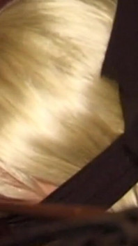 Zralá domina maskovaný muž se svázanou blondýnou