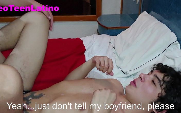 Leo teen Latinos: Sevgili twink erkek arkadaşın en iyi arkadaşın tarafından arkadan sikiliyor!