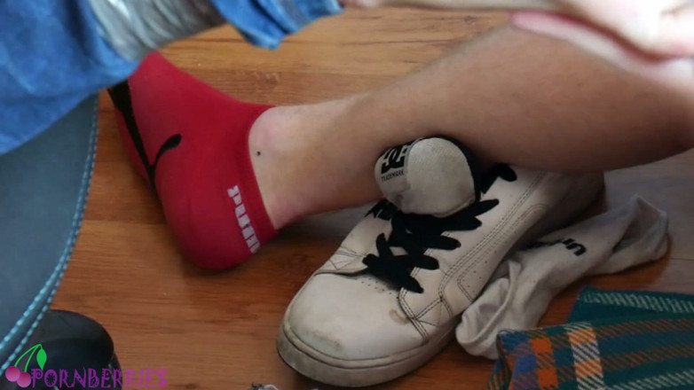 Ethan Alex: Footjob wajib dari skater twink yang disadap