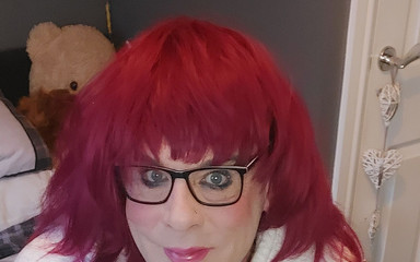 Juniperberi29: Crossdressing Juniper Beri cvičení sání ptáka na robertku