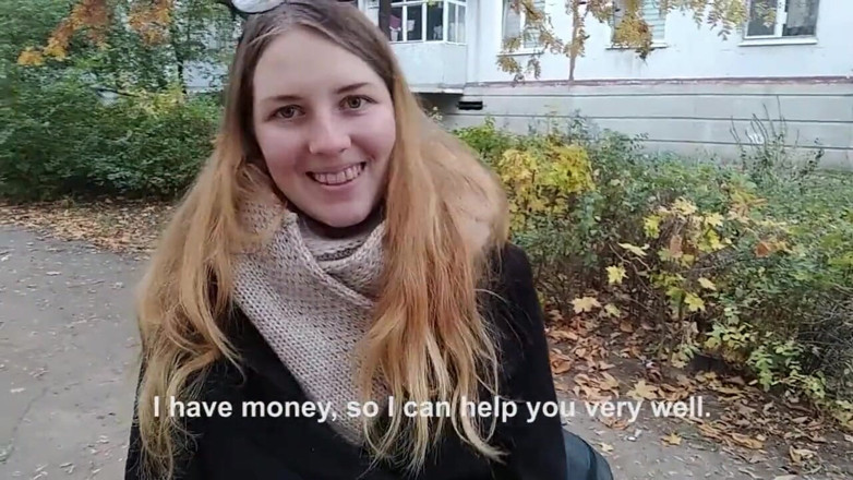 SweetAndFlow: Fodendo uma universitária na entrada