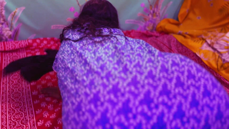 Aria Mia: Saúdská sexy služka si sundá velký zadek, zatímco uklízí moji...