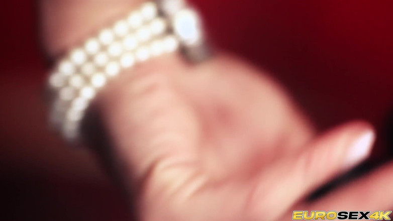 Porn Gutter: ホリー、彼女はセクシーですか!