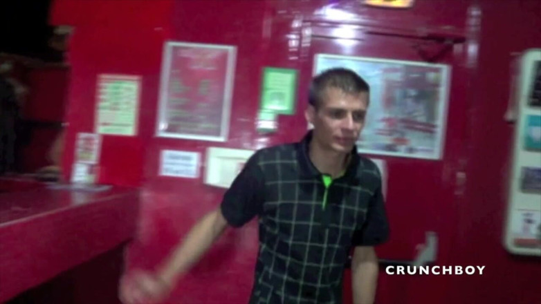 STRAIGHT BOY CURIOUS: Questo è Tibo, un giovane ragazzo etero curioso