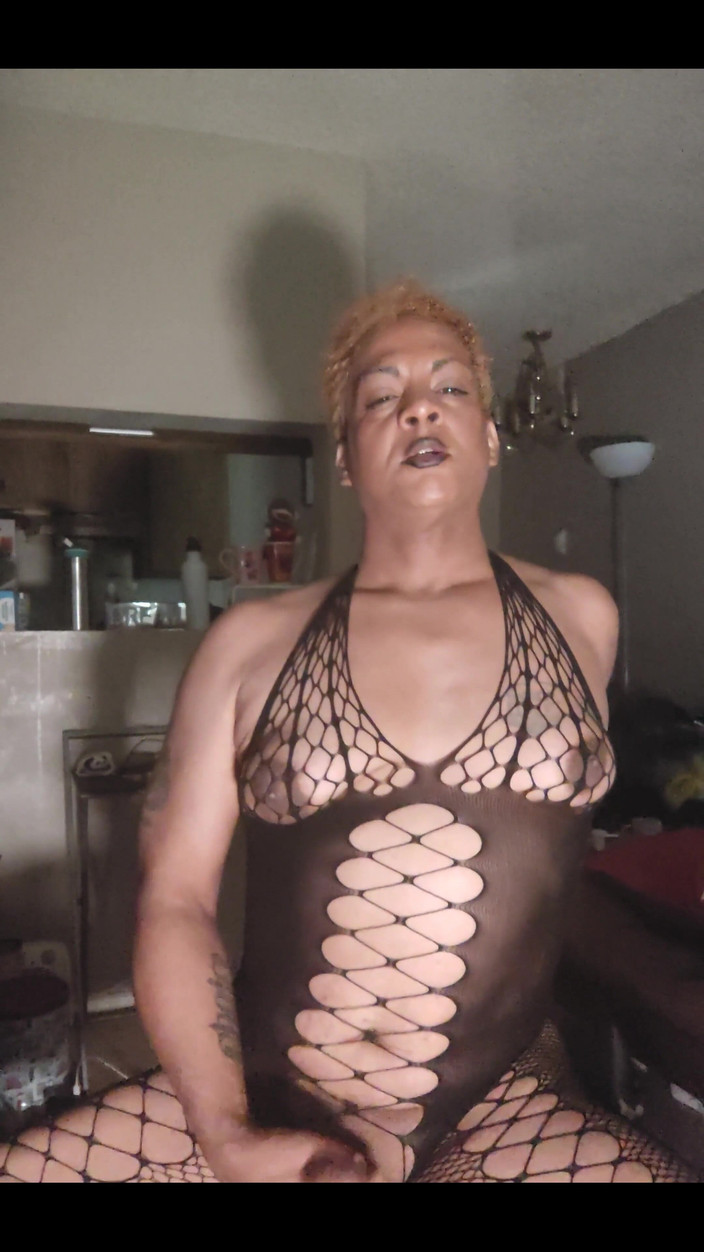 KNKY Bee: Sudah tentu batang awek saya berfungsi dan saya menggunakannya.