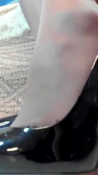 Fußsklaventraining in nylons und high heels - live-stream