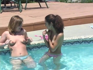 Girl on Girl: La cowgirl lesbica tatuata si gode un'azione di leccate di...