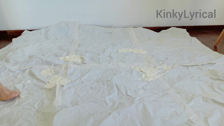 Kinky Lyrical: Arte del piede - Dipingere con i piedi