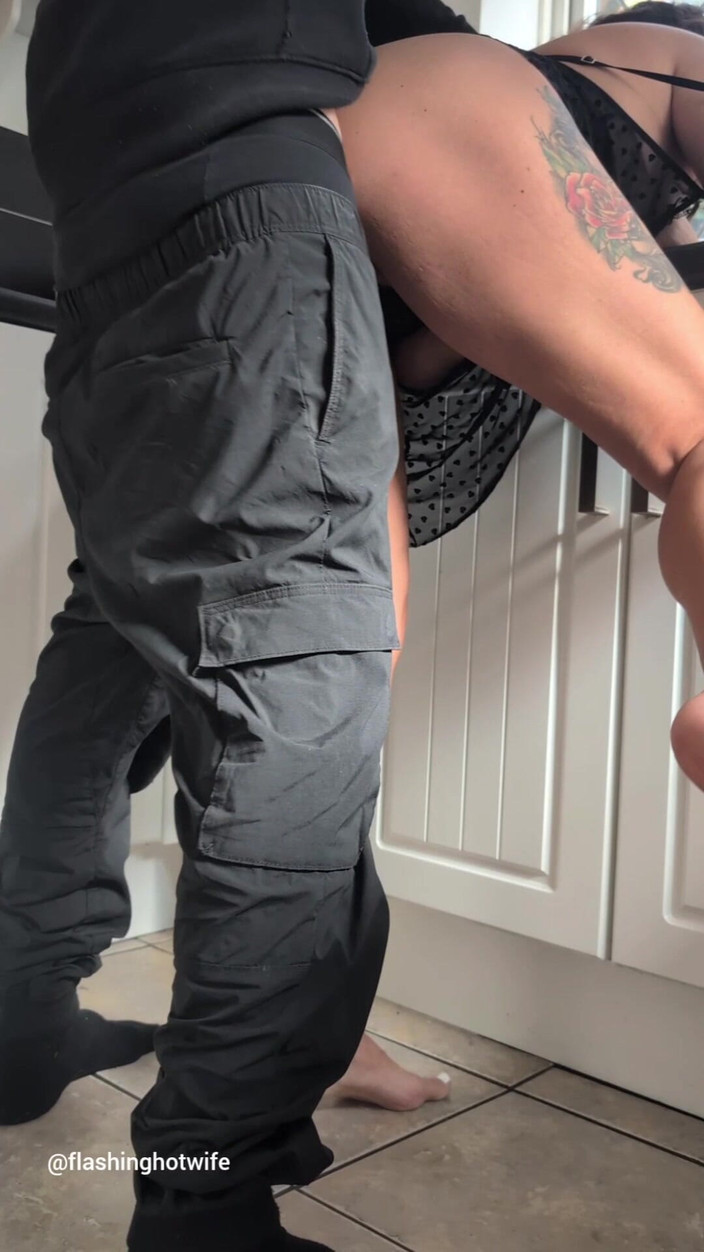 Roo Smith: Hotwife dapat satu lagi pai krim di dapur