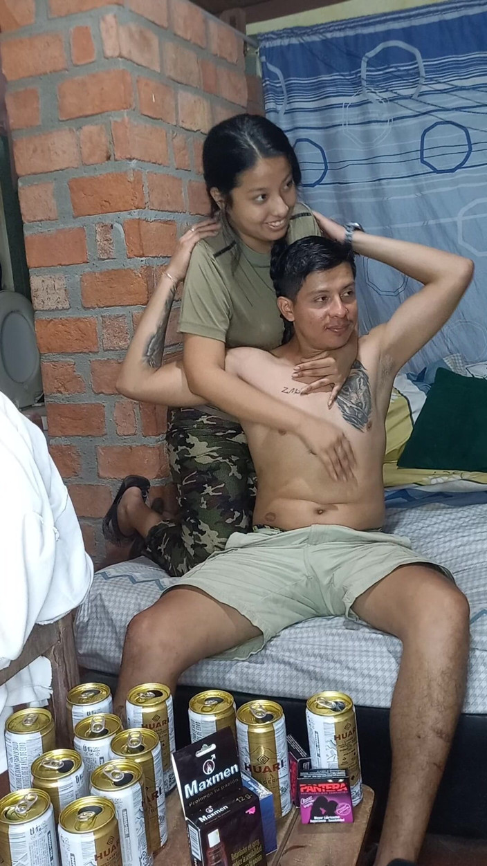 Chavez Producciones: De vreemdgaande buurvrouw neukt haar man en haar buurman