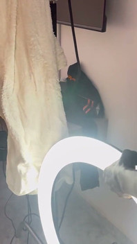BBW-Büro, Frau lädt ihren dünnen Gateman in ihr Haus in Nigeria ein