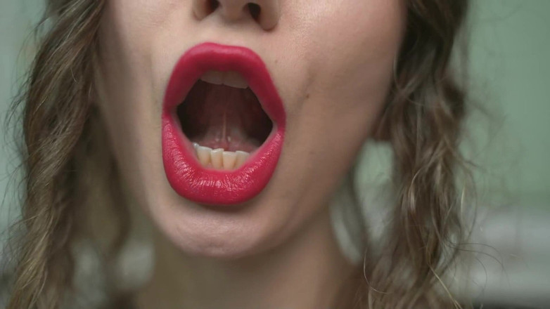 Rarible Diamond: Sexy dívka spitting slow mo