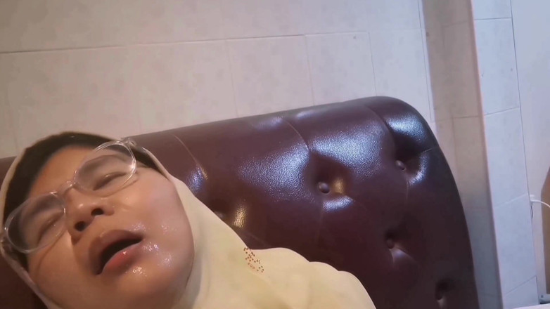 LAILA: मुझे सौतेले पापा ने लिया