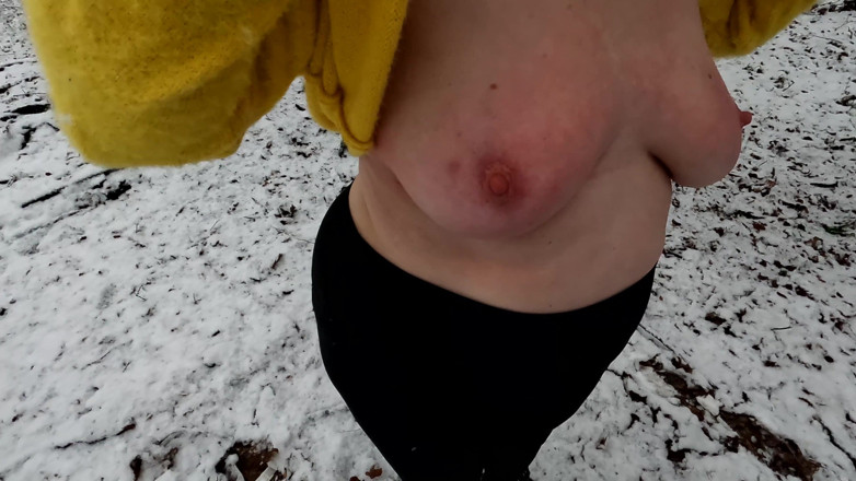 Bouncy Tits Action: Iced prsa fackované teplé