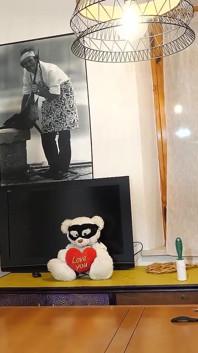 Hinter den Kulissen von sissy Katryn mit einem Mop im Arsch