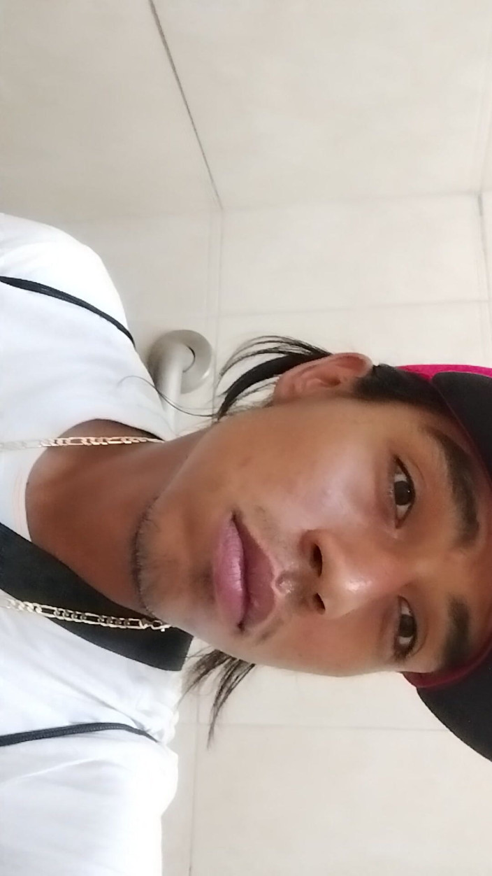 AlexAlejandro13: Ich wünschte, eine frau würde mich in einem badezimmer erwischt